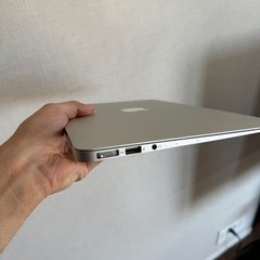 このタイプのMacBook Airの充電器持ってる方！