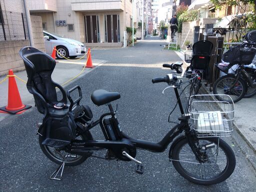 c87２０インチ、チャイルドシート、２人乗り、３人乗り、１人乗り電動自転車  お子様と土日も土足のまま、いろいろなタイプの電動自転車のご試乗可能です。  バカ良心的な電動自転車屋　安心の無料保証；点検サービス付き  電動自転車・リサイクル専門店　　ご試乗をしてから、ご購入できます。  後ろチャイルドシートをかごに変更して、１人乗りにもできます。  バッテリーは新品の９０％以上の性能です。  １回の充電で３０Ｋｍ以上走行可能でコンディション良好です。  電動自転車、在