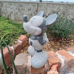 ミッキーマウス  石像