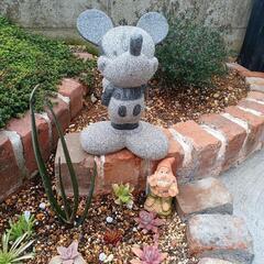 ミッキーマウス  石像