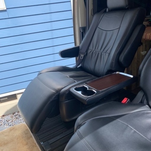 ハイエース キャプテンシート フレーム付き リクライニング オットマン