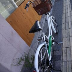 20吋 コンパクト自転車 外装6段/ホワイトxグリーン