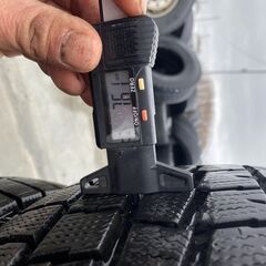 冬タイヤ　215/65R16　管理番号54