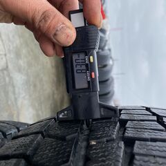 冬タイヤ　215/60R17　管理番号55