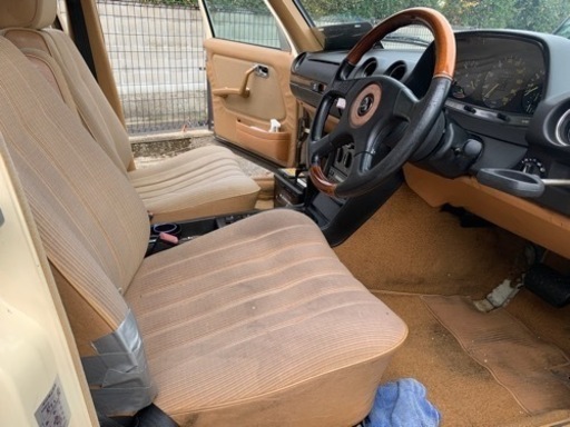 ベンツ230E  レストア次第で200万越え出てます