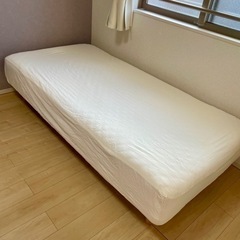 無印良品　脚付マットレス　敷きパッド&シーツ付き　シングルベッド