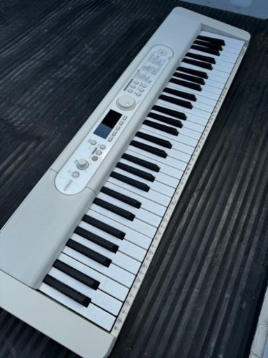 美品 カシオ キーボード LK-526 楽器 鍵盤楽器、ピアノ