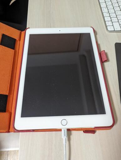 iPad Air 2 Wi-Fiモデル 128GB MH1J2J ホワイト + ケース