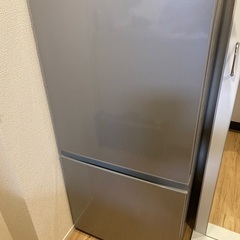 一人暮らし用のコンパクトな冷蔵庫です。2016年製となっております。