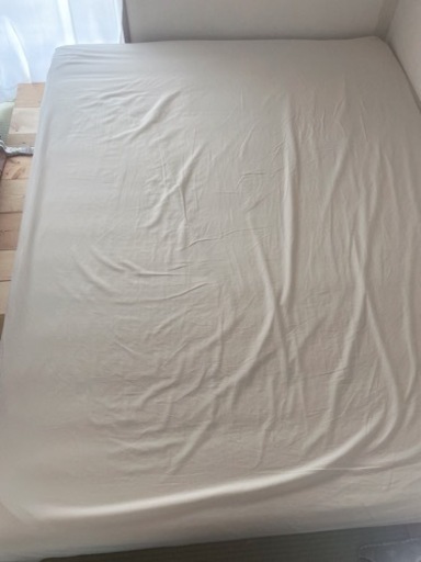 クイーンサイズのマットレスとカバー