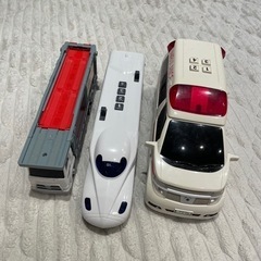 救急車　新幹線　ダンプカー　おもちゃ