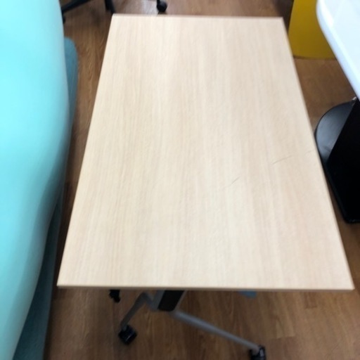 オカムラ　パーソナルテーブル