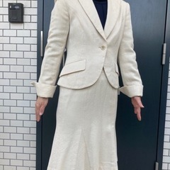 入学式用、入園式用の白スーツ３６号コサージュ付き服/ファッション...