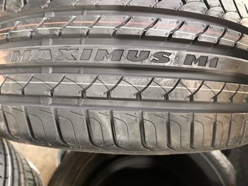 車のパーツ タイヤ、ホイール