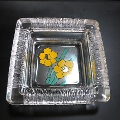 ガラス灰皿　❸ お花　0円