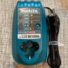マキタ　DC10WA 充電器