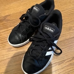 adidas スニーカー