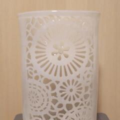 ●白いレース模様みたいなお洒落なガラスの花瓶 高さ２３cm 横１...