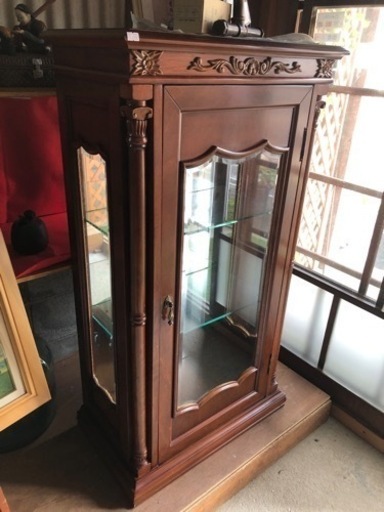 ヨーロッパ家具　高級飾り棚　コレクション棚