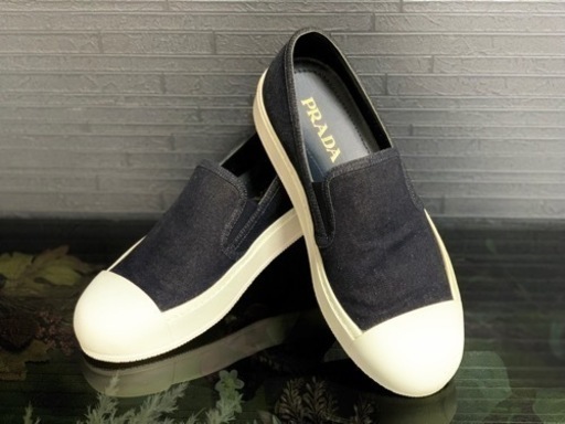 PRADA スリッポンスニーカー