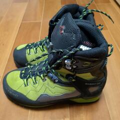 登山靴　MAMMUT