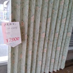 カーテン　1800円　新品