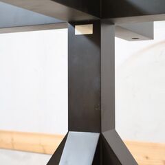 Cassina ixc.(カッシーナ イクスシー)で取り扱われていた植木莞爾デザインのVENTO(ヴェント) ガラス×ビーチ ラウンドダイニングテーブル！シンプルなデザインが魅力のモダンな食卓♪