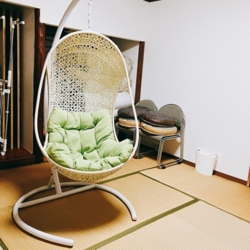 ハンキングチェアー　白　カゴ　椅子　ソファ　中古家具 ドレッサー