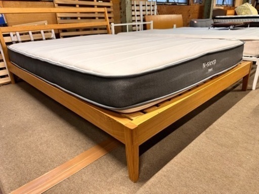 ダブルベッド フレーム 無印 マット ニトリ - ダブルベッド 