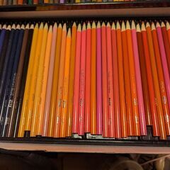色鉛筆32色×2箱、152色1箱