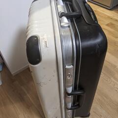 【無料】スーツケース（白＆黒）をお譲りします！