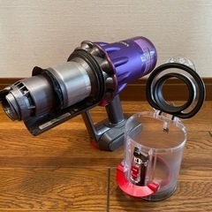 【美品】Dyson ダイソン Digital Slim Fluffy SV18
