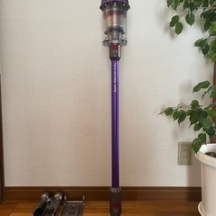 【美品】Dyson ダイソン Digital Slim Fluffy SV18