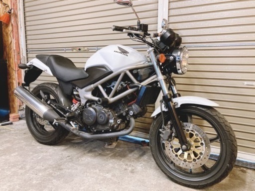 ホンダ　VTR250 FI 配送可能　支払いは現金or振り込みも可能　白