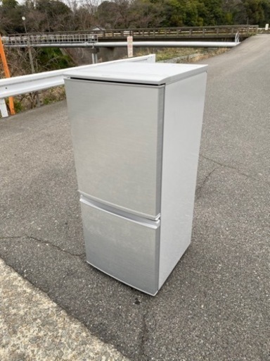 ‍♀️☘️大阪市から阪南市まで配達設置無料‍♀シャープ冷蔵庫137L️保証有り