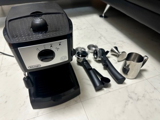 デロンギ DeLonghi エスプレッソ カプチーノメーカー 黒 EC152J