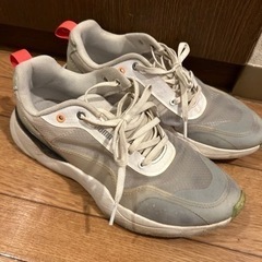 4/9削除！PUMA スニーカー24.0cm