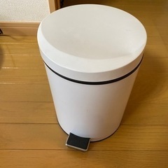 ペダル式丸型ゴミ箱