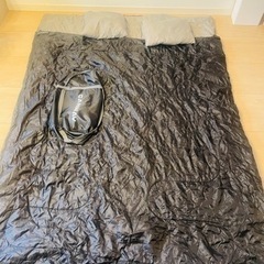 キャンプ用品　　2人用寝袋とエアーマット　綺麗な状態です。