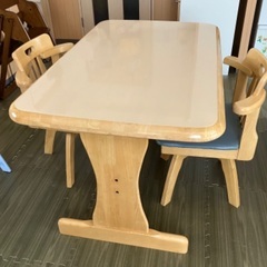【お値下げ】食卓テーブル　回転椅子2脚