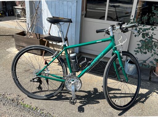 決まりました【試乗可能】【おまけ多数】クロスバイクGIANT タイヤ ESCAPE R3ジャイアント自転車大人用