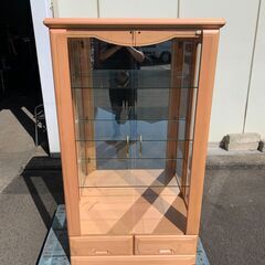 中古品　ショーケース　ガラス棚　コレクションケース　照明あり