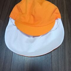 カラー帽子（取り外し可能な日除け付）　オレンジ色