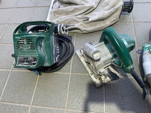 日立☆集じん丸のこ中古の刃付き＆小型集じん機 C4YB(N) R30Y3セット一式☆石こうボード、外壁材(サイディング)の切断に♪