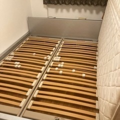 期間限定　カッシーナ　クイーンサイズ　 ベッド＋フレーム