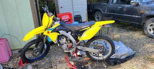 モトクロッサー RMZ-250 2016年　本体、スペアホイール、予備部品多数　マニュアル\u0026パーツリスト付き