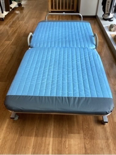 リクライニング式折りたたみベッド　￥7500【町田市再生家具】233299