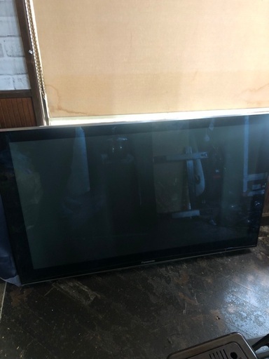 プラズマ50型テレビです。B-CASカード・リモコン付き