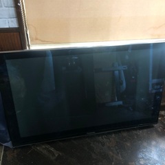 プラズマ50型テレビです。B-CASカード・リモコン付き