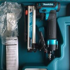 【1度だけ使用の美品・良品】　makita・マキタ　高圧エアタッ...